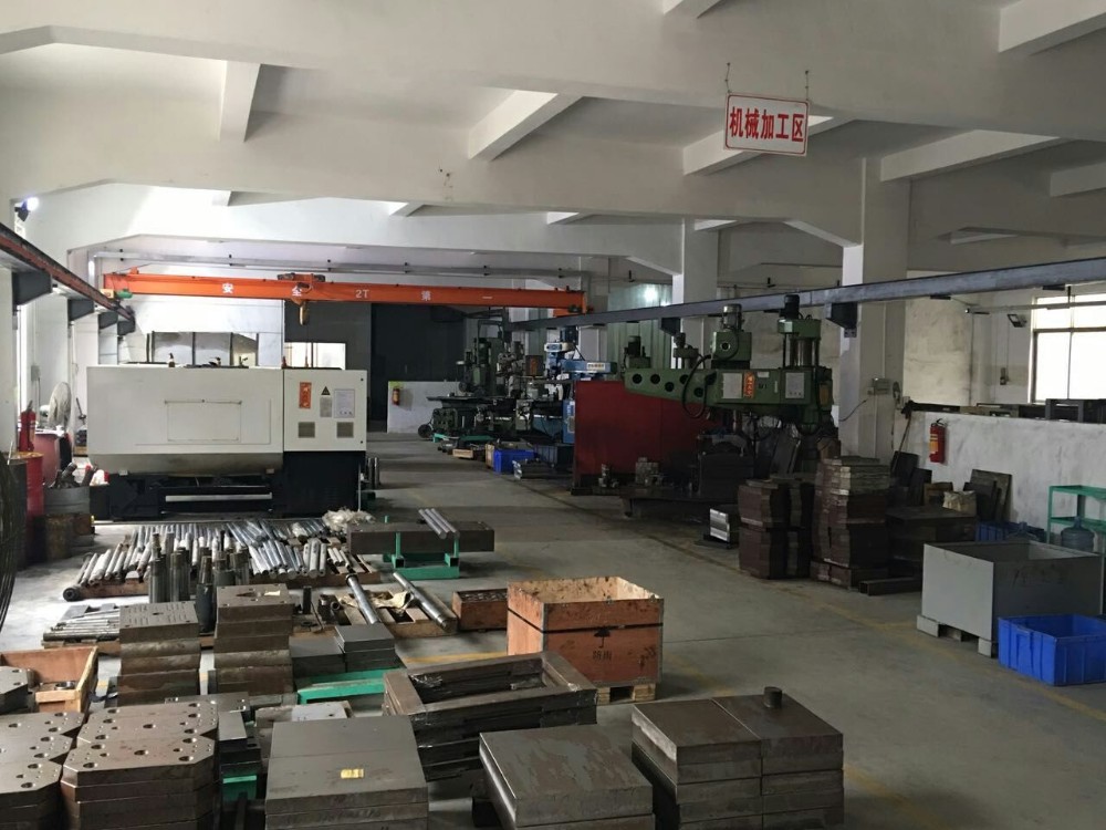 ABS Plastic Processed Hydraulic 120 Ton Injection Moulding Machine Vertical Rotary Table