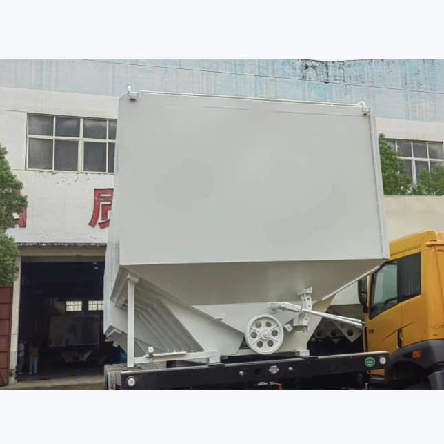 95HP Semi Trailer Bulk Feed Truck Max Speed 90 Km/H