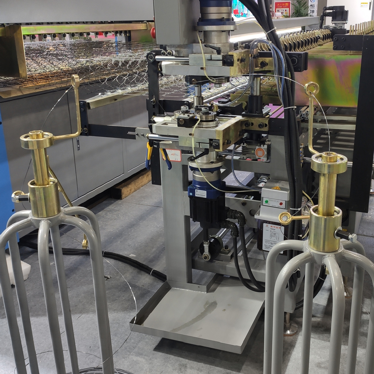 1.8-2.0mm Coil Wire Diameter Continuous Superlastic Spring Conjoined Coiling Machine
