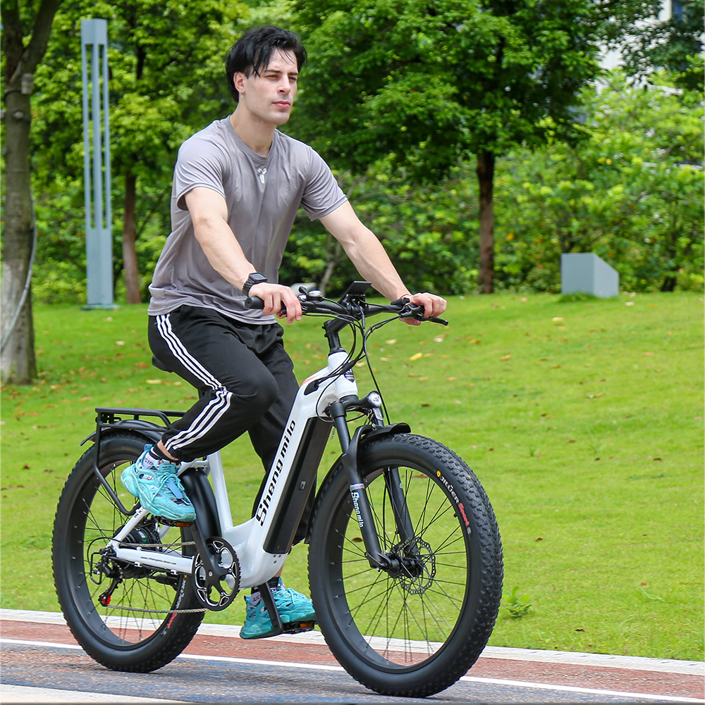 White 26 inch Electric Fat Tire Bike 7 Speed 48V 500W 17.5Ah Lithium Battery