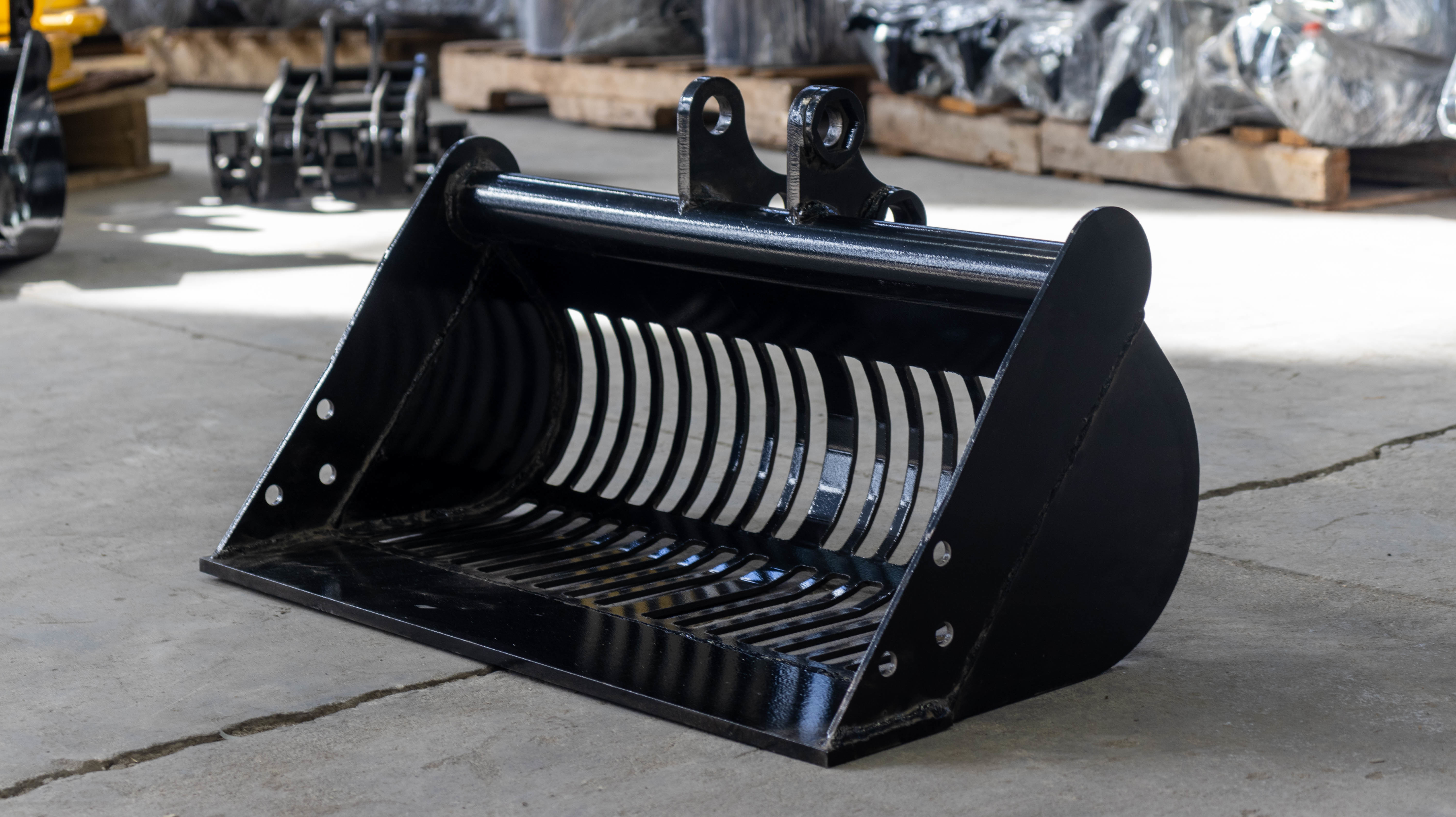 Black Construction Equipment Accessories Excavator Sand Bucket Rustproof