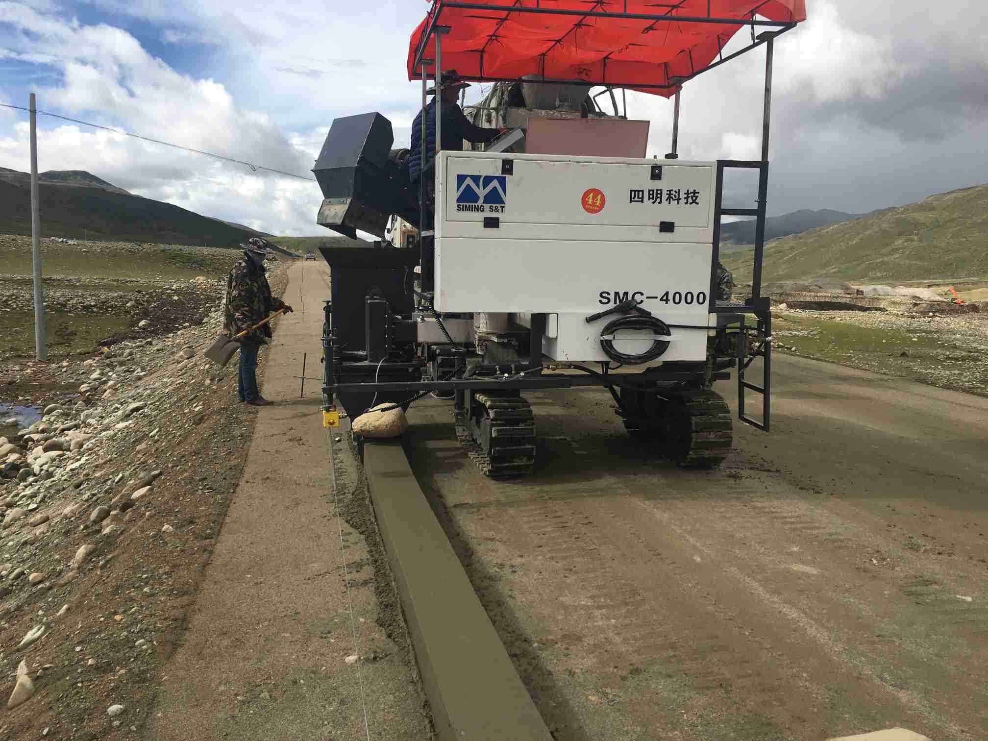 2m Width Slipform Paver Curbstone Cement Sliding Mode Machine