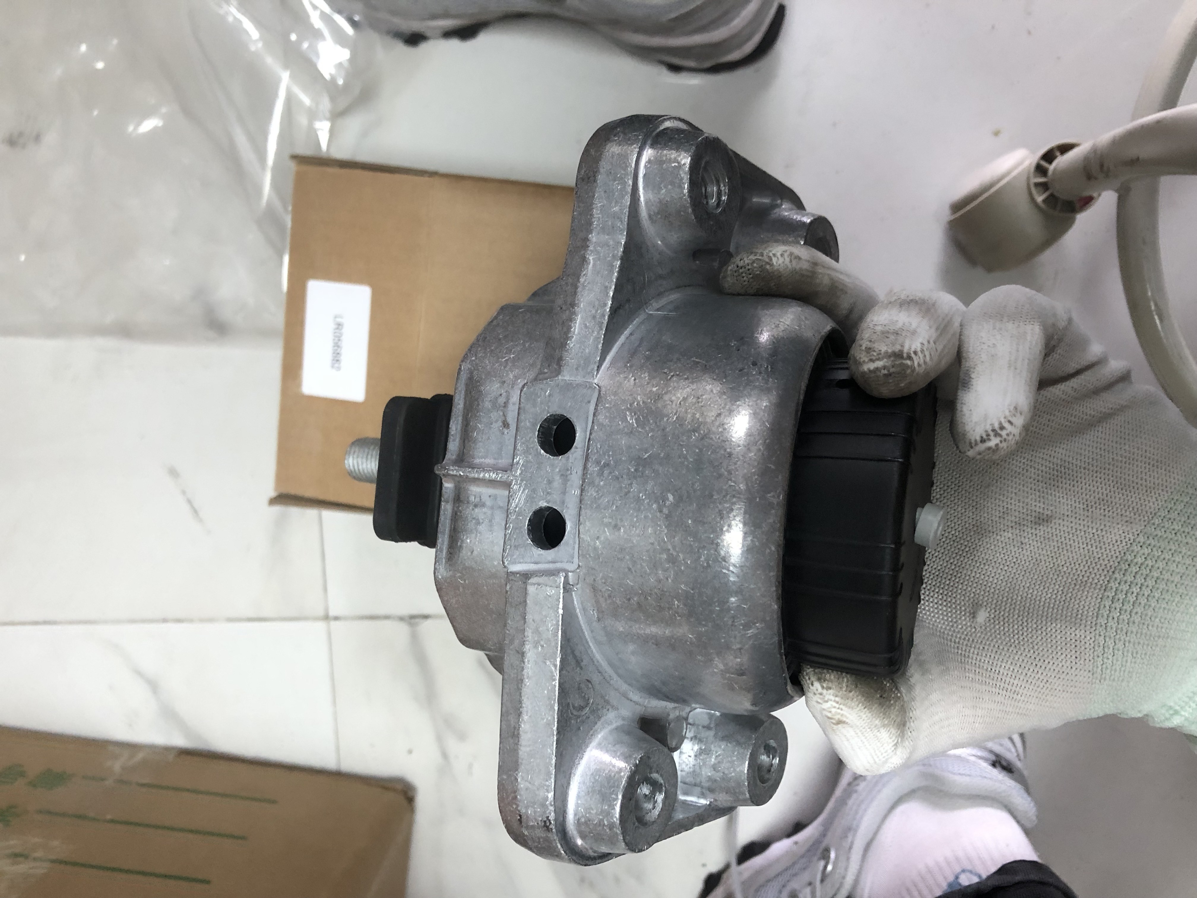 LR056882 CPLA6A003BG Engine Mount For Land Rover Discovery V Van