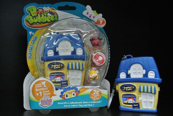 Lovely Storage House Plastic Figures Toys With Window OEM / ODM Available