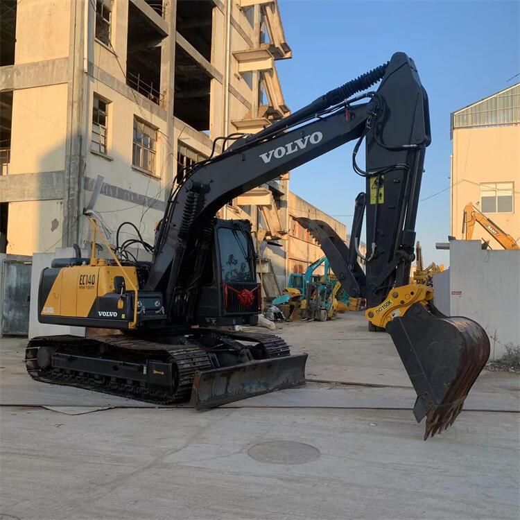 15 Ton Volvo EC140 Track Digger with 12920KG Operating Weight and 0.5m3 Bucket Capacity