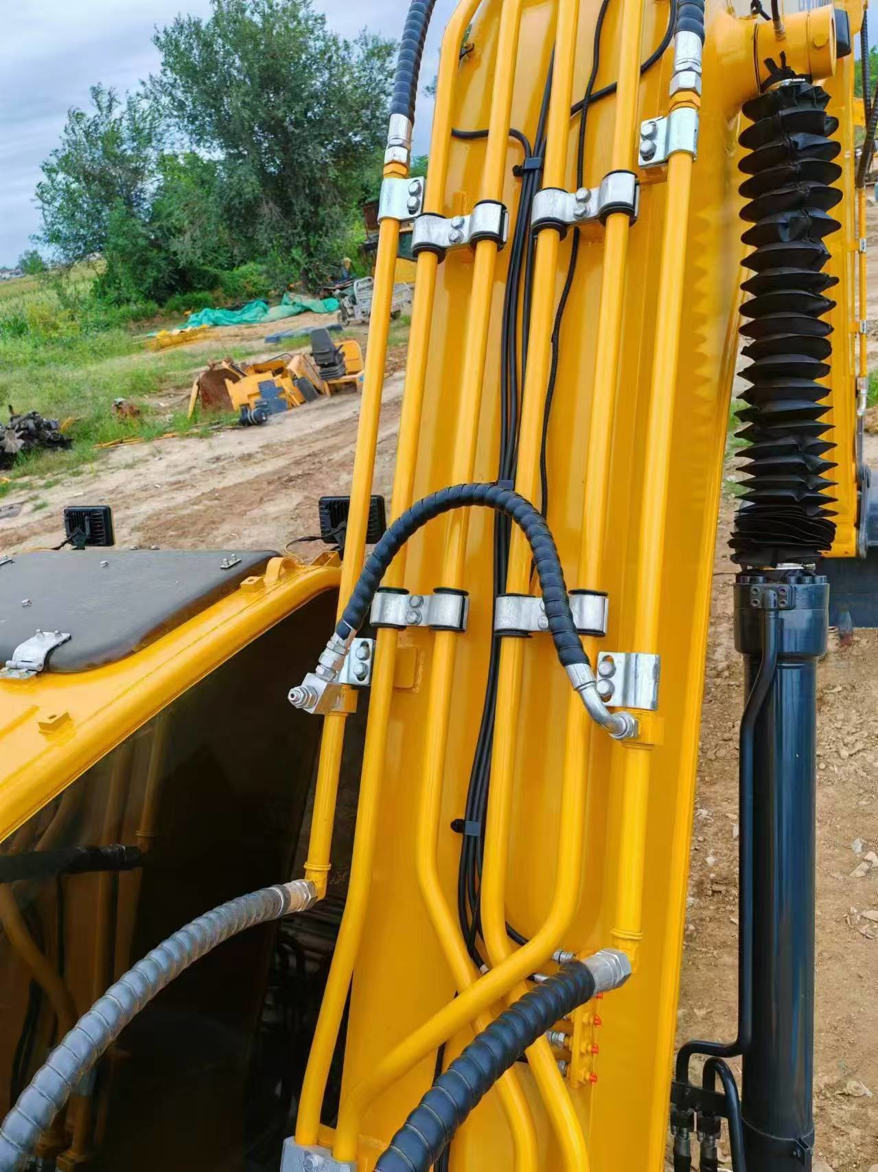 Hydraulic tracked excavator, original Hyundai 220LC-9 excavator Discounted Price