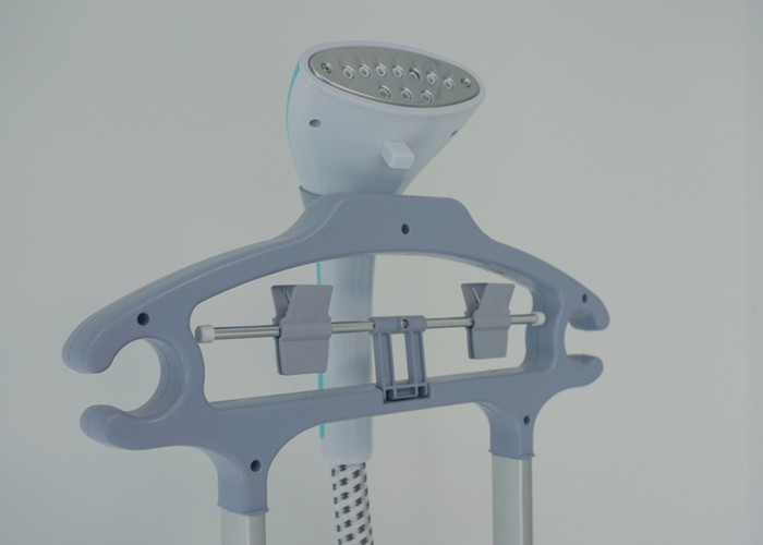 Pink Or Customized Vertical Garment Steamer Quick Touch Ups With Adjusting Pole