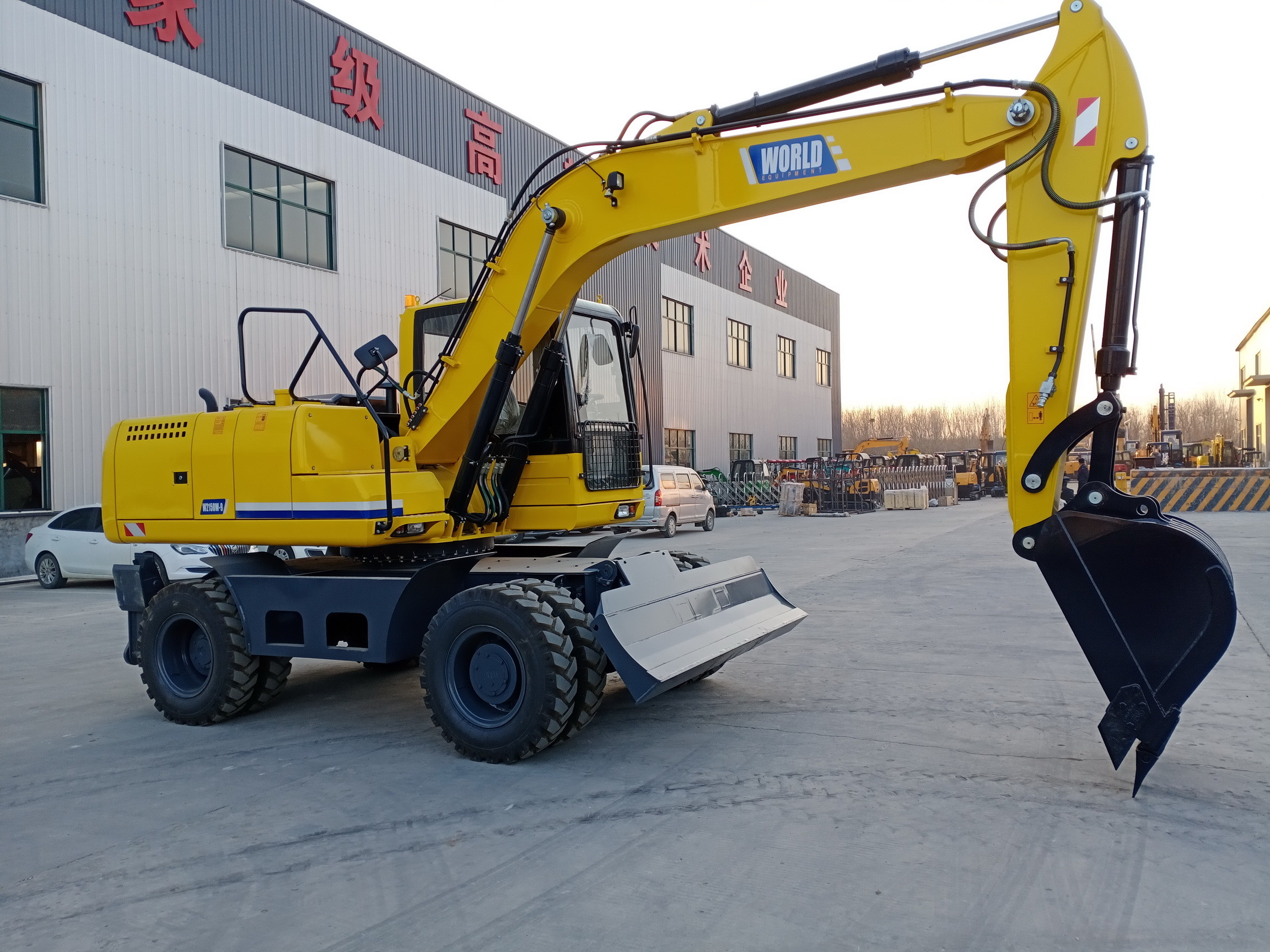 Versatile Small Wheeled Excavator With 252L Fuel Tank Capacity For Various Operations