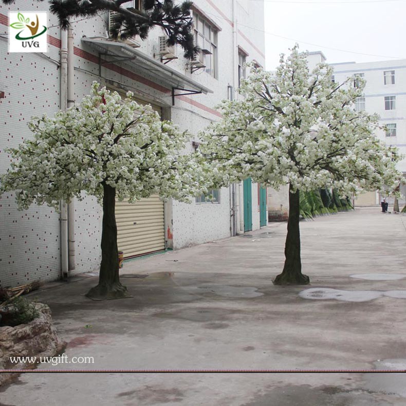 UVG CHR143 party background decoration white artificial tree with cherry blossoms for wedding planner