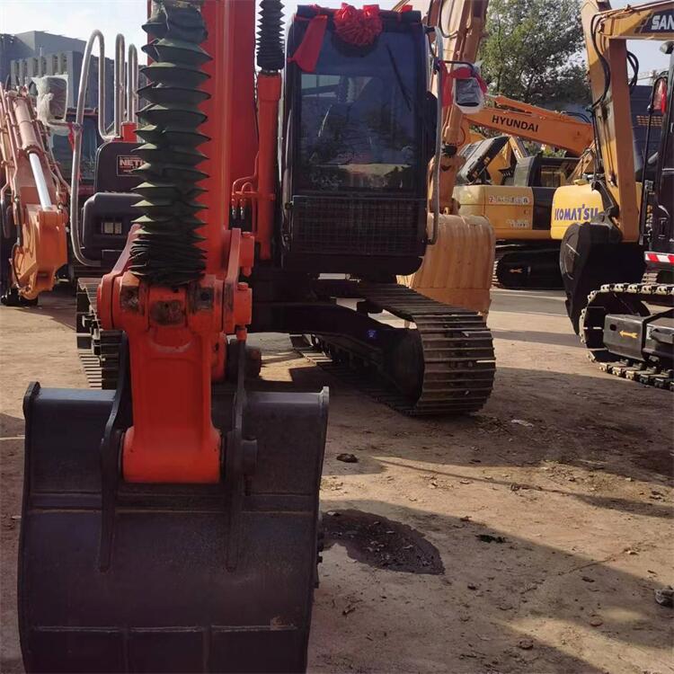 Used Hitachi ZX120 Excavator in Shanghai Japan Operating Weight 12200KG Engine ISUZU