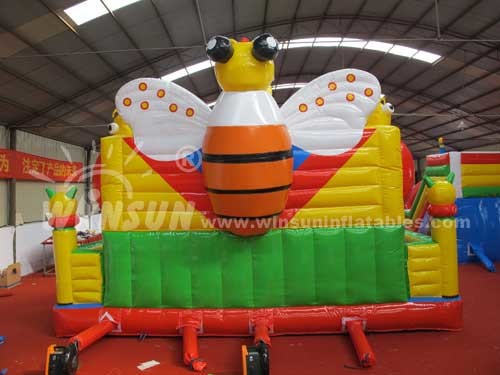 Industrious Bees Theme Inflatable Fun World , 0.9mm PVC Blow Up Playground