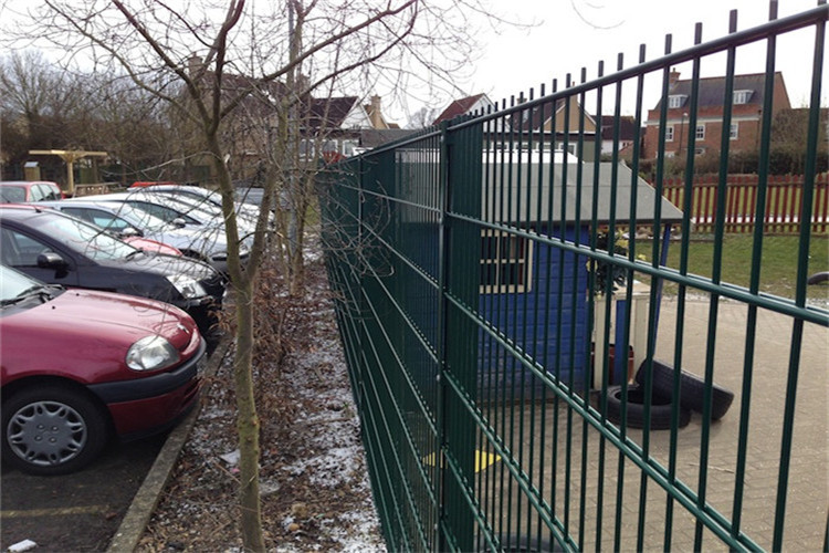 Horizontal Double Wire Welded Fence 868 Twin Wire Mesh Fencing