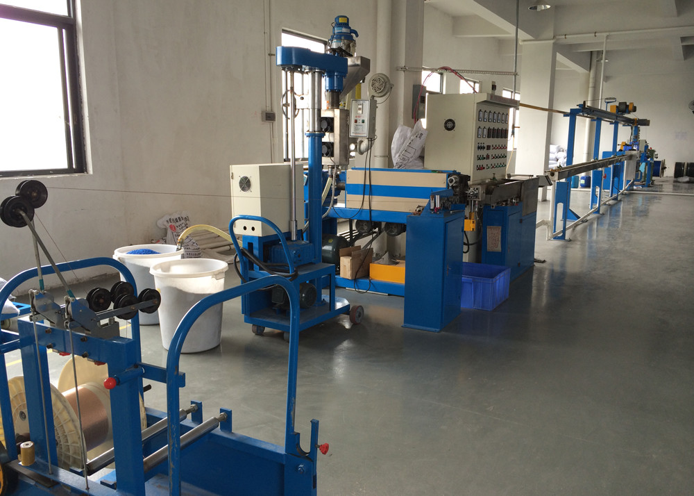 Low Smoke Cable Making Machine Wire Extruder Machine Extrusion Production