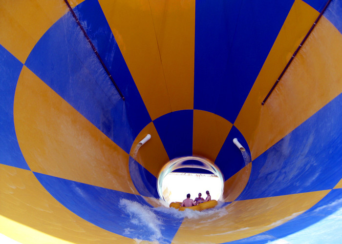 Beautiful Tornado Water Slide Maximum Speed 12.7m/S With 2.6m Slide Wide
