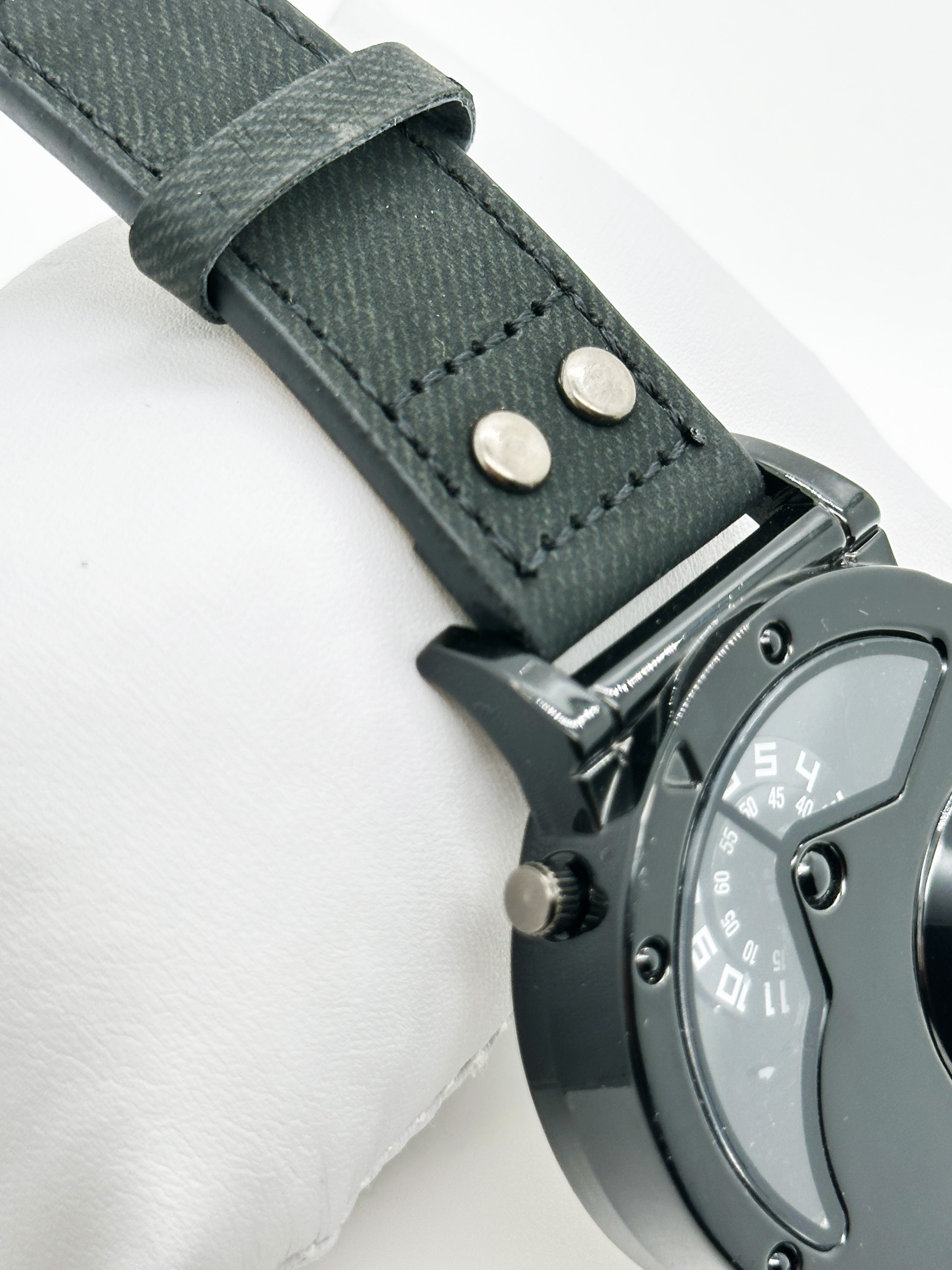 Modern Luxury Quartz Wrist Watches For Men With Hook Buckle