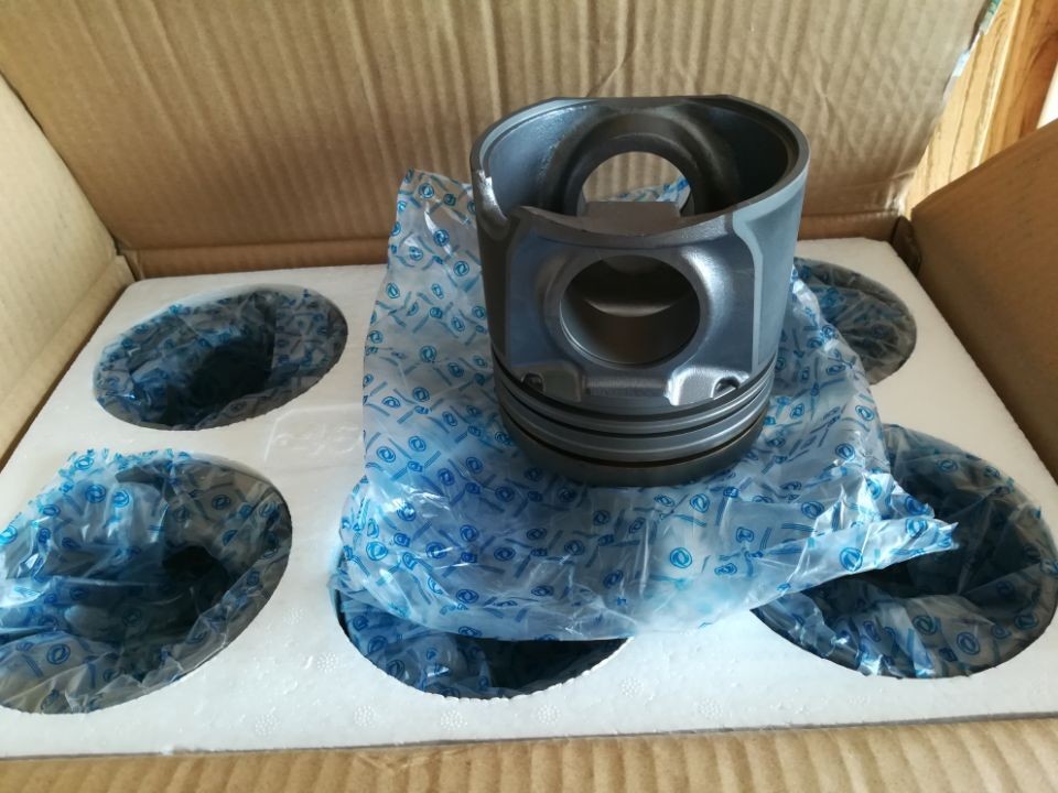 Custom Diesel Engine Piston C4987914 Precise Design Dongfeng Cummins Spare Parts