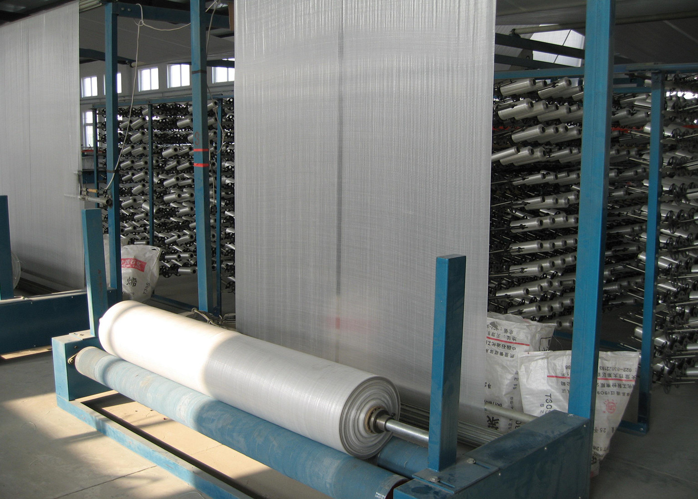 Moisture Proof Polypropylene Woven Fabric Roll , Offset Printing Woven Poly Fabric