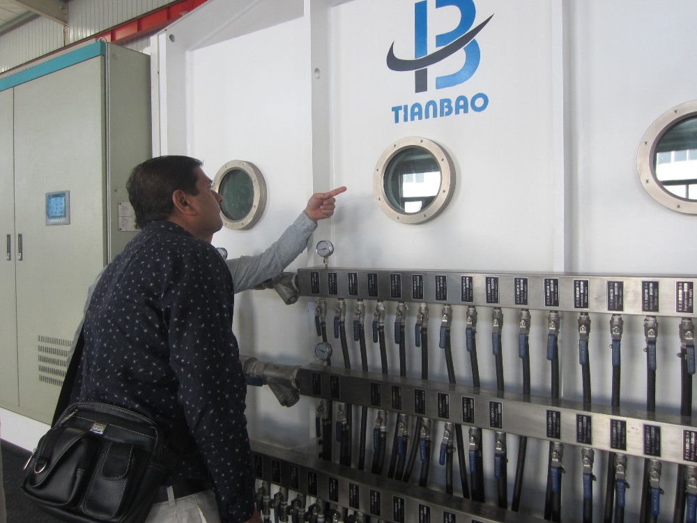 Manufacturing Vacuum Metallizer Needs 380V Vacuum Metallizer Machine for Plastic Coating