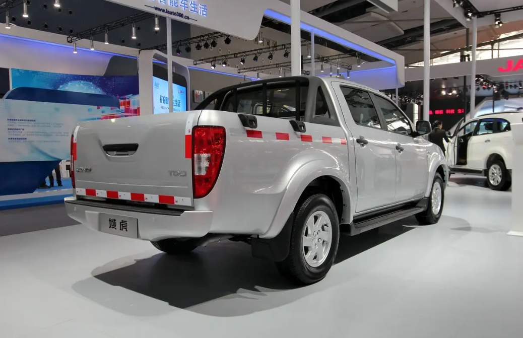 Tiger Electric Pickup Truck 2024 EV Pickup Van Mini Trucks Engine Powerful 120kw LED Leather Single Lithium Dark Automatic