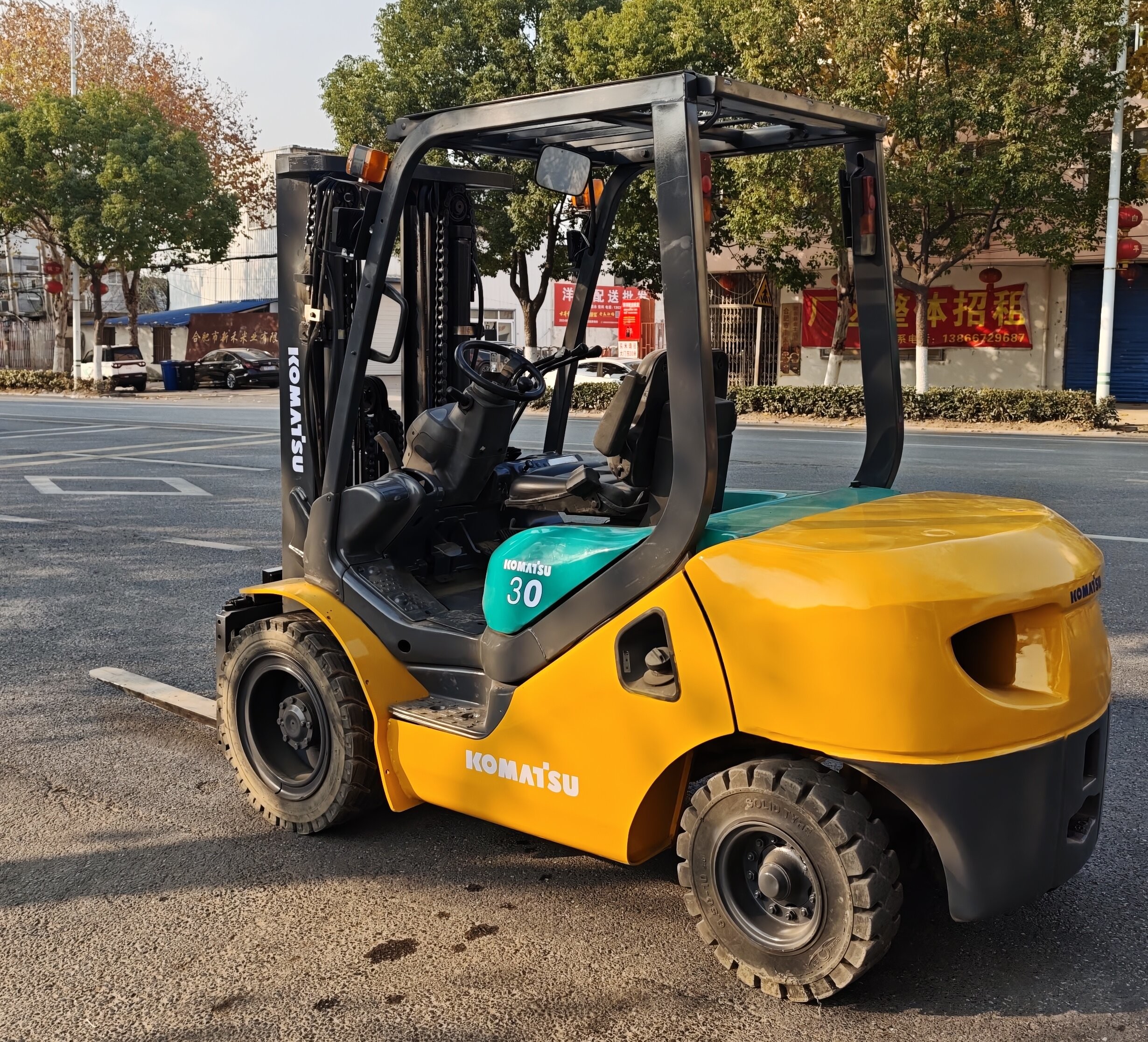 Komatsu 30 3 Ton Second Hand Diesel Forklifts Three Stages And With Side Shift