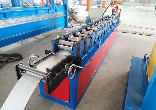 131mm Galvanized Roller Shutter Door Roll Forming Machine With PLC Control Box