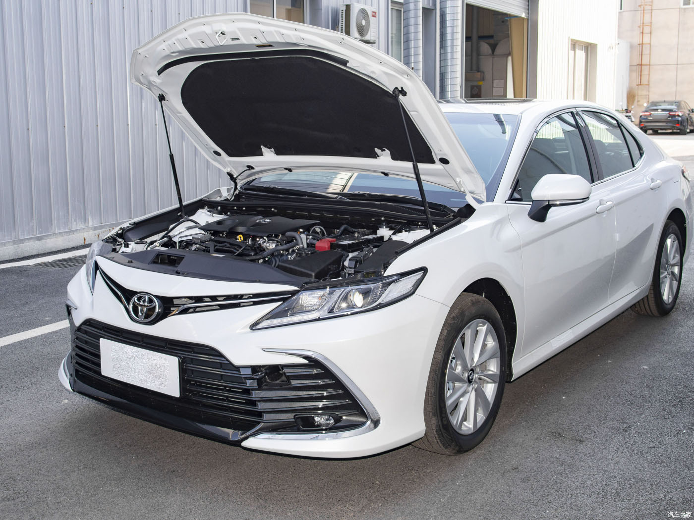 2024 To-yota C-amry 2.5S 5 Seats Hybrid Electric Car Hybrid Technology 360° Rear Camera Integral Body Cabin Structure