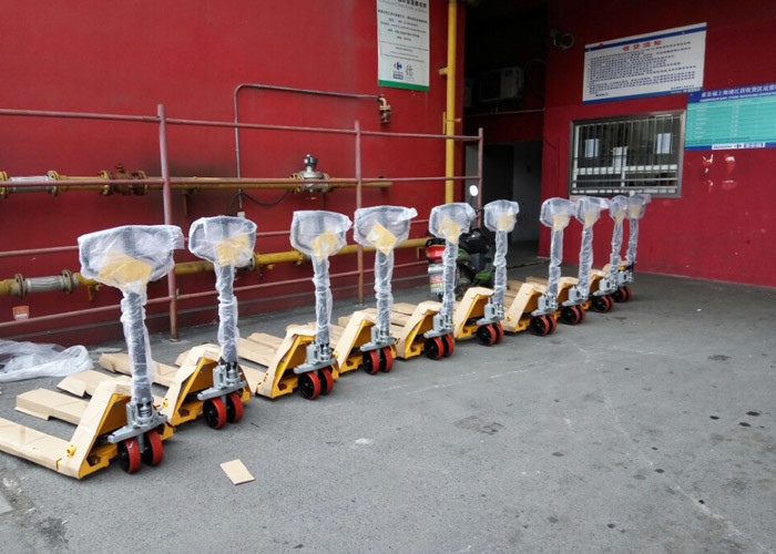 Heavy Duty Hand Pallet Truck With Casting Pump Yellow Color 200mm Lifting Height