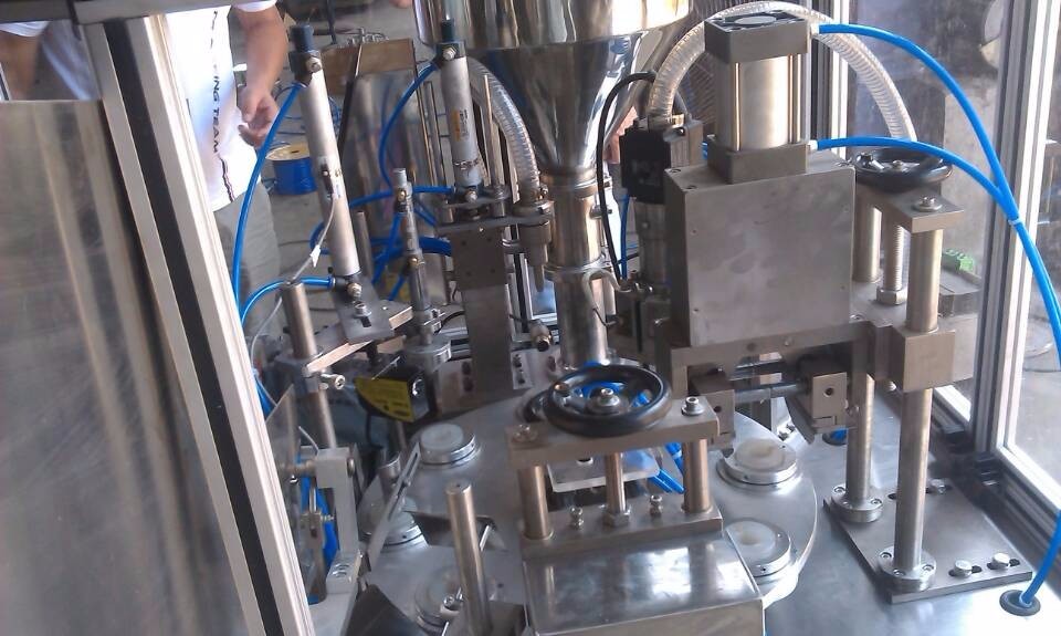 Silicon Chocolate Small Cosmetic Tube Sealing Machine Fast Filling Speed