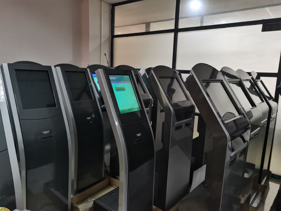 Post Offices Hospital Queue Management System Queue Kiosk Terminal With LCD Display
