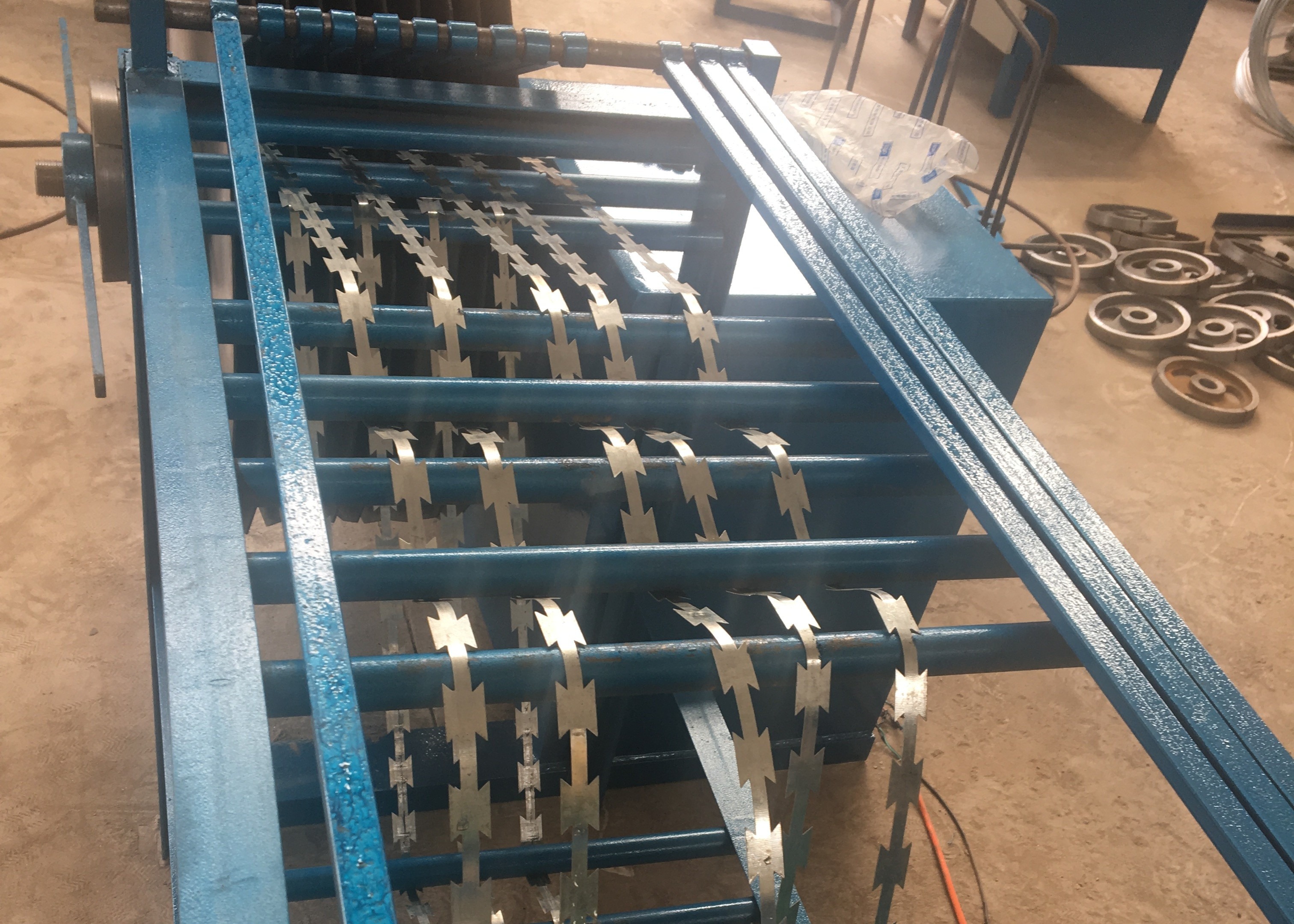 45/63ton Punching Machine Razor Barbed Wire Making Machine