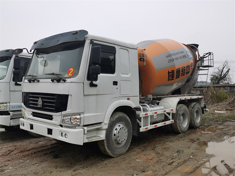 Second Hand 350 KWh Twin Shaft Concrete Mixer With Pump Used Mixer Truck