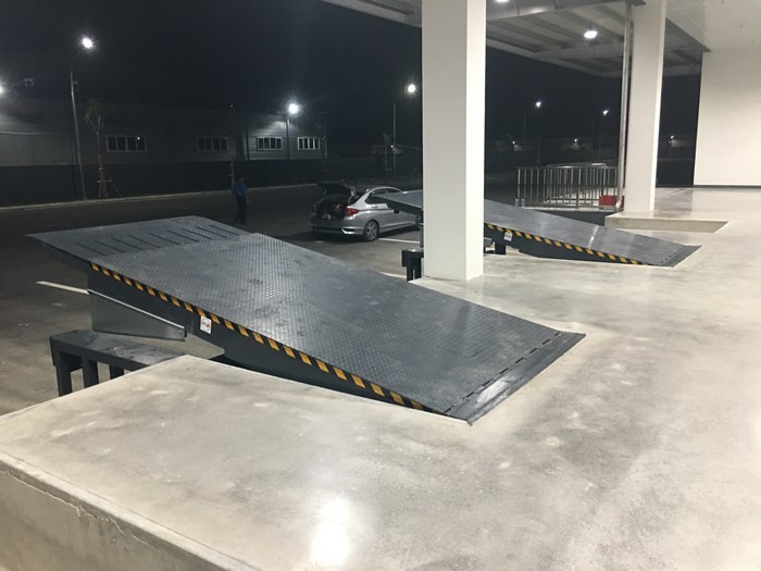Movable Lip 800mm Telescopic Loading Dock Leveler