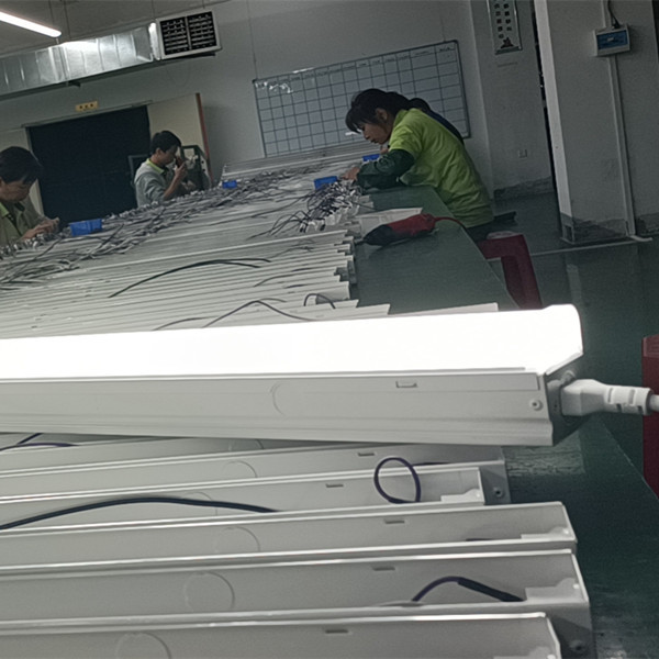 120 Watt Linear Strip Light 16800 LM AC100-277V For Health Care Facility