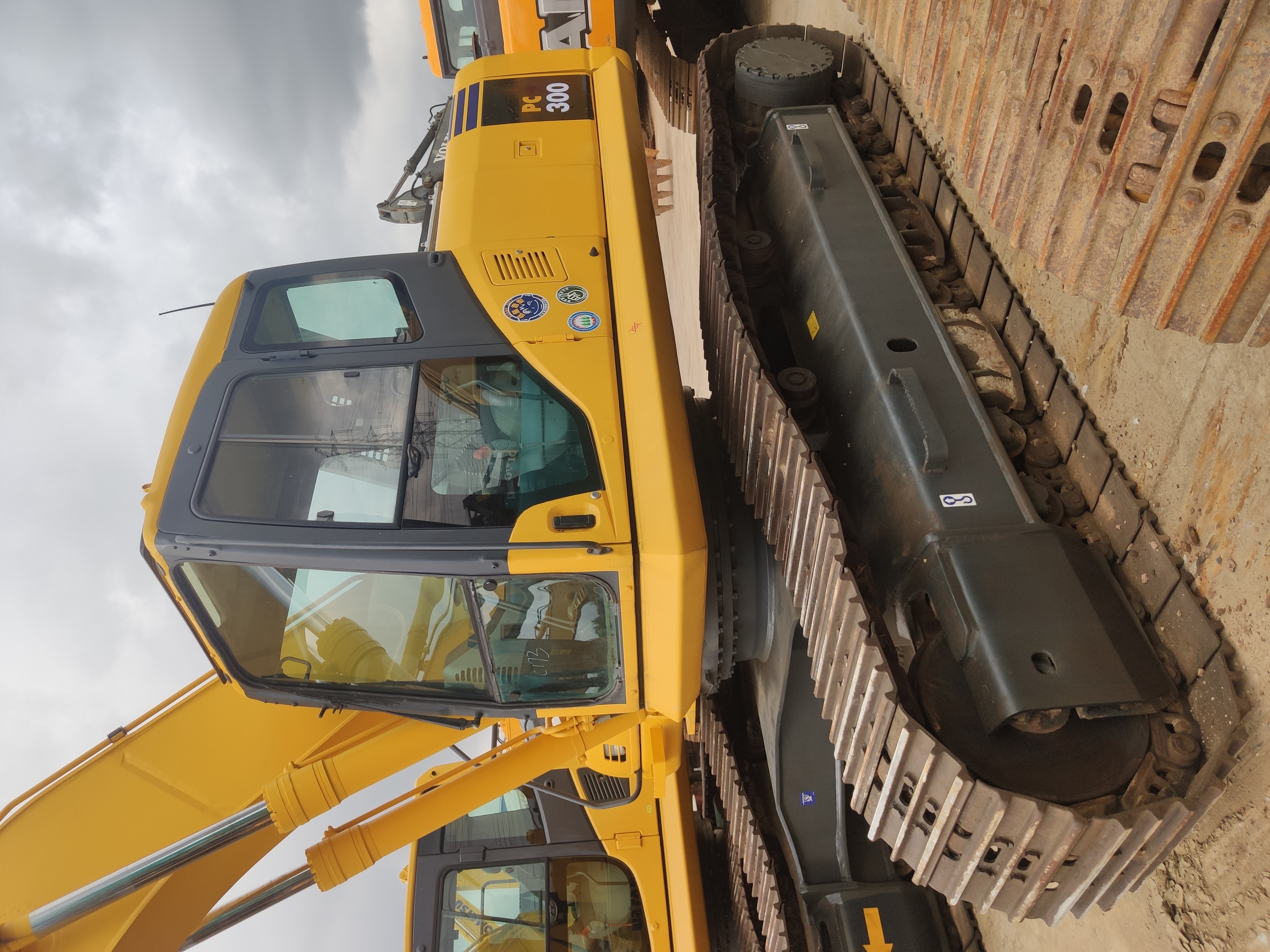 Other Hydraulic Valve Good Standard Excavators RC Excavator Komatsu Hyundai Excavator