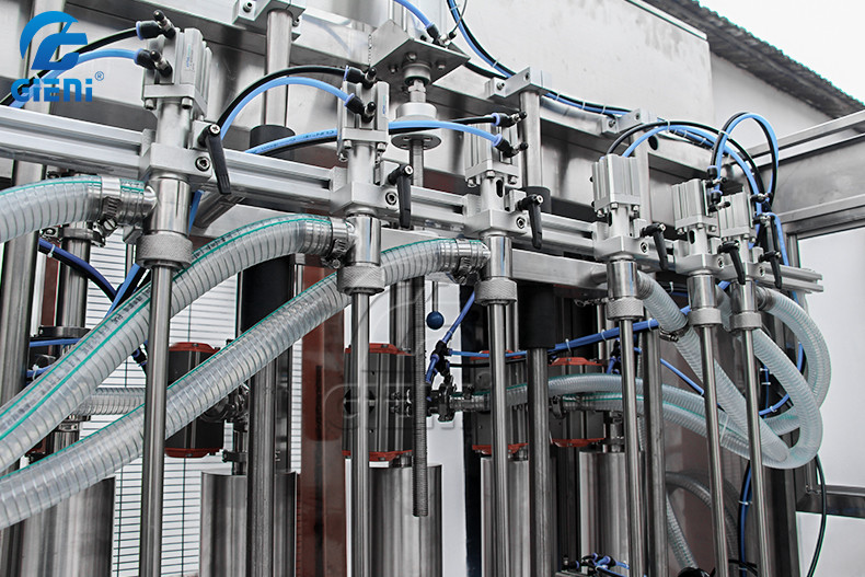 120 Bottles / Min 4KW Bottle Filling Machine 1200kg With Diving Nozzles