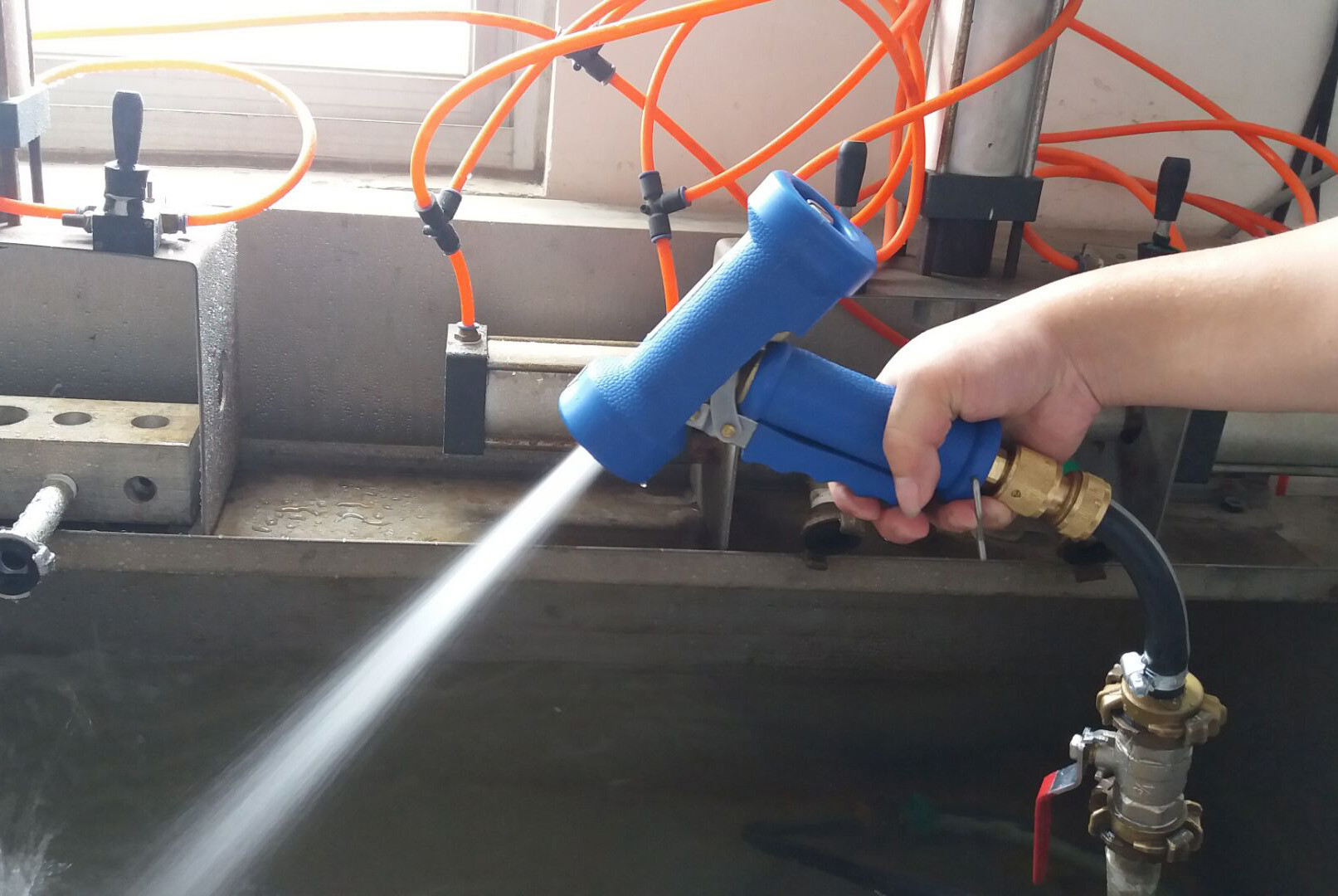 Brass Blue Washing Gun with Rubber House for Hot Water Cleaning 1/2”FIP Thread Inlet