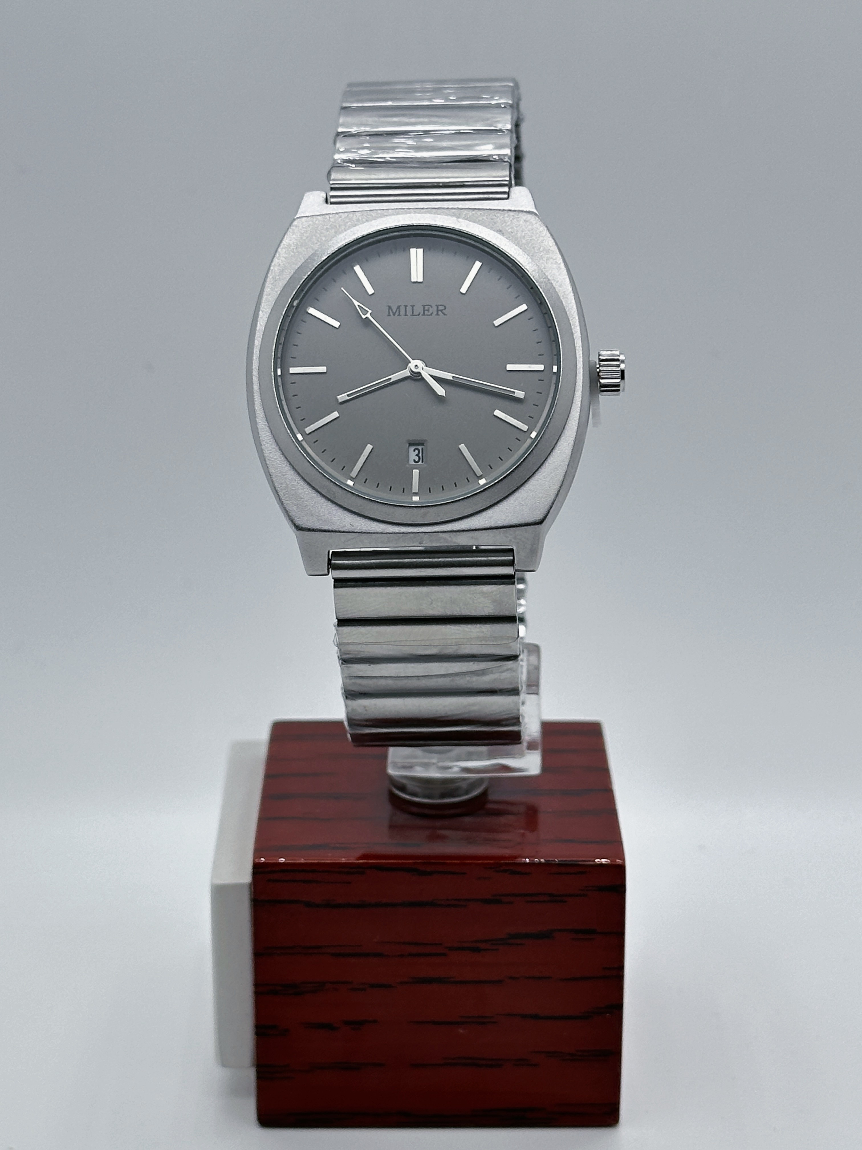Classic Analog Stainless Steel Strap Watch Round Luminous Dial Mens Silver Strap Watch