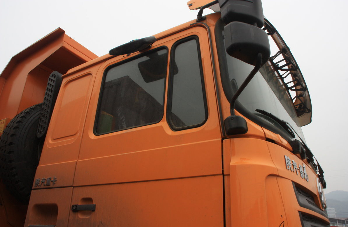 Dump Truck 6*4 Shacman F3000 Eruo 3 310hp Weichai U-Shaped Box Loading 30 Tons LHD＆RHD