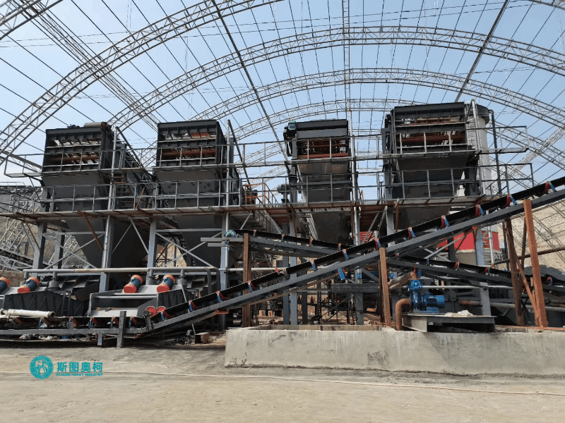 150TPH High Frequency Vibrating Screen Gold Ore Screening Equipment