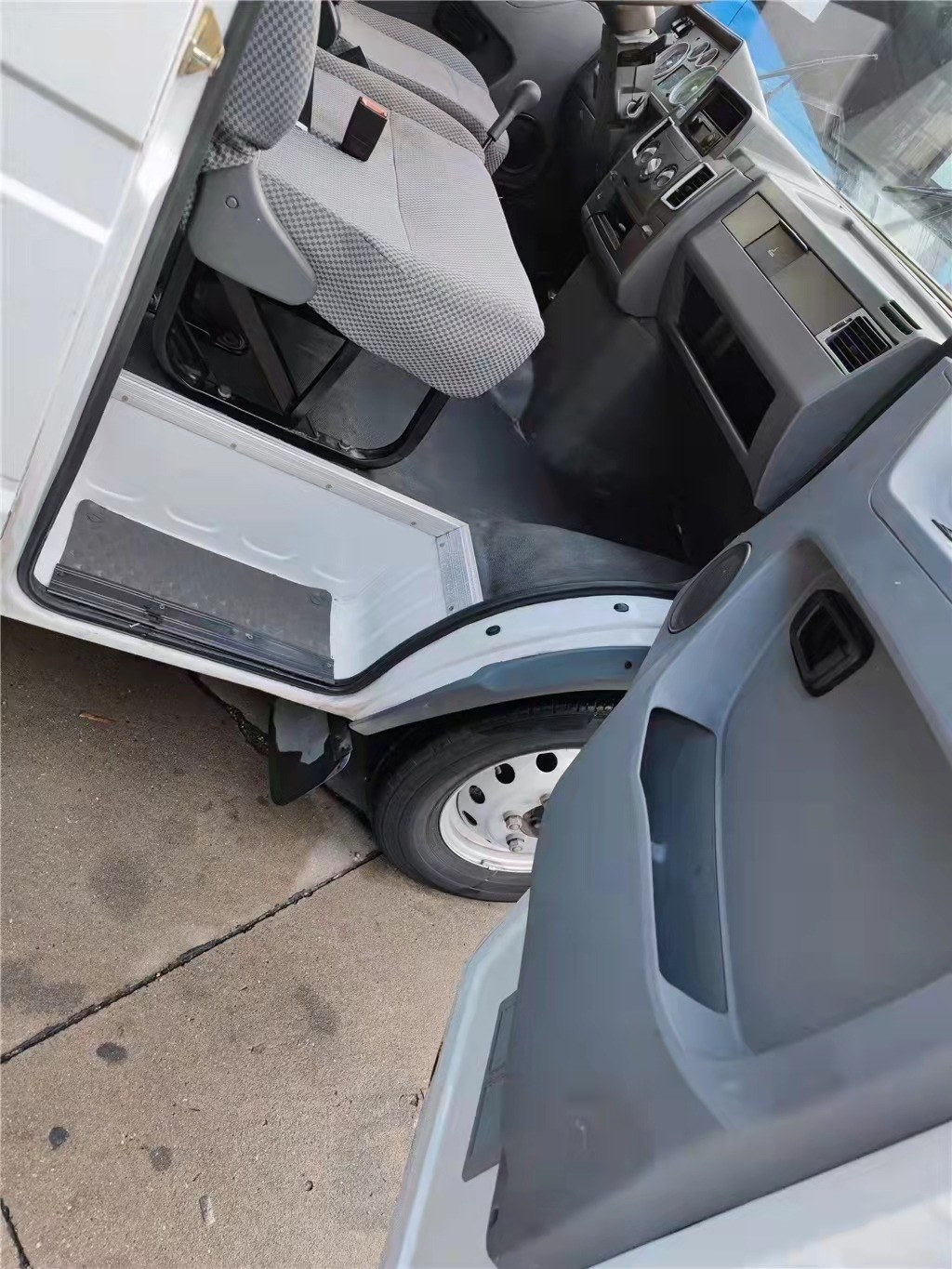 130km/h Diesel IVECO Used Buses , Euro Ⅳ Used 10 Seater Van