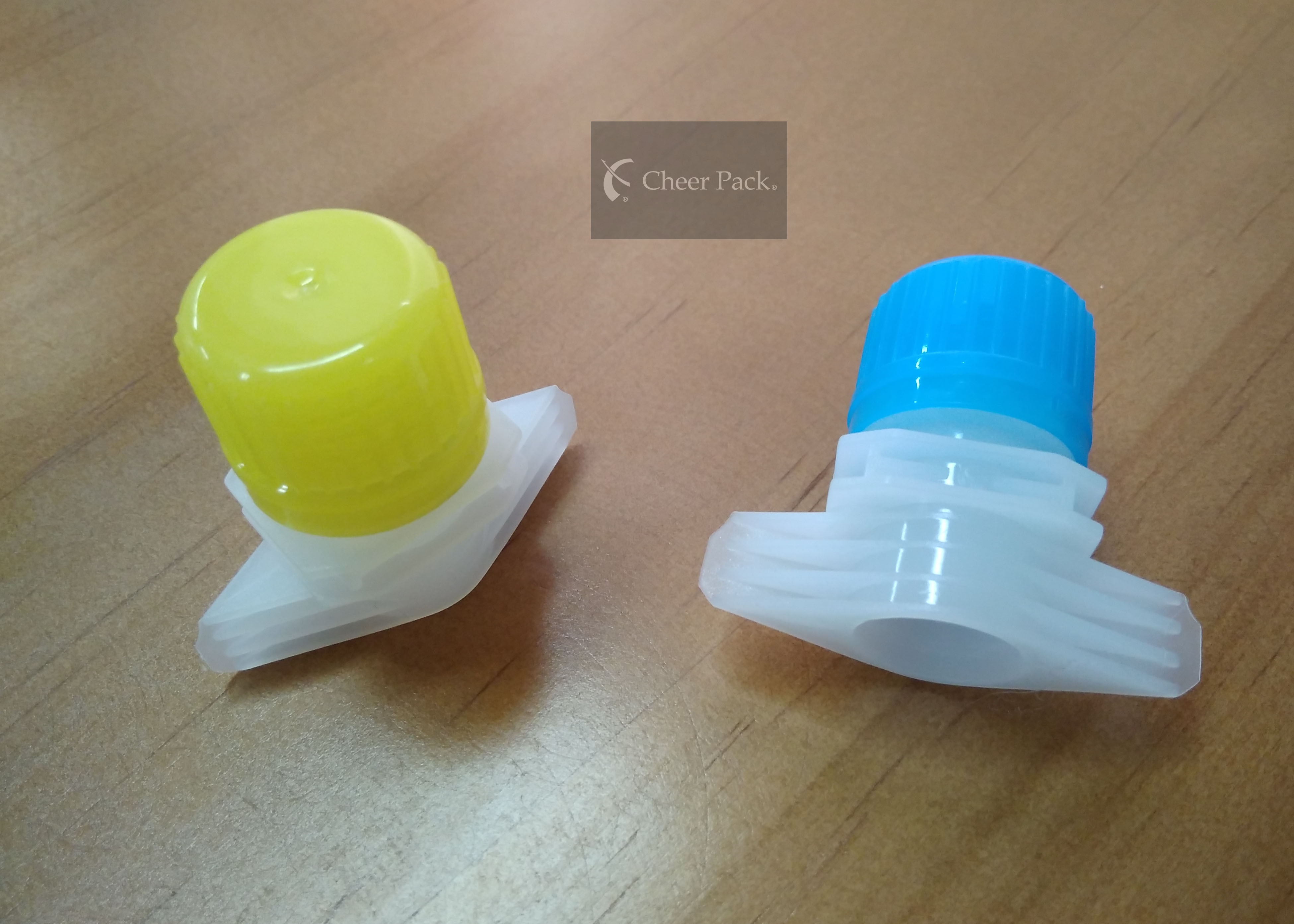 Security Seal Screw Baby Food Pouch Tops Plastic Injection Moulding For Doypack