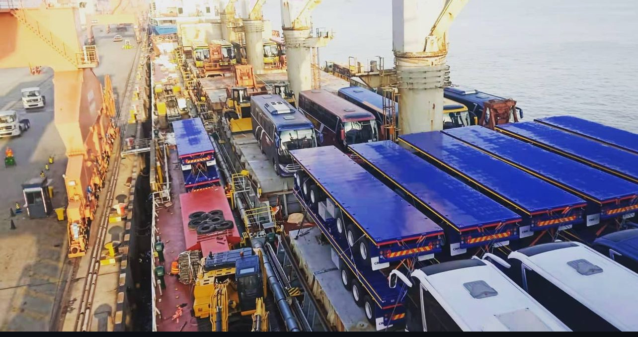 CIMC Hot Sale 3 Axle made by high quality iron 40ft Container Chassis Car Trailers Flat Bed Container Flatbed Semi Trailer