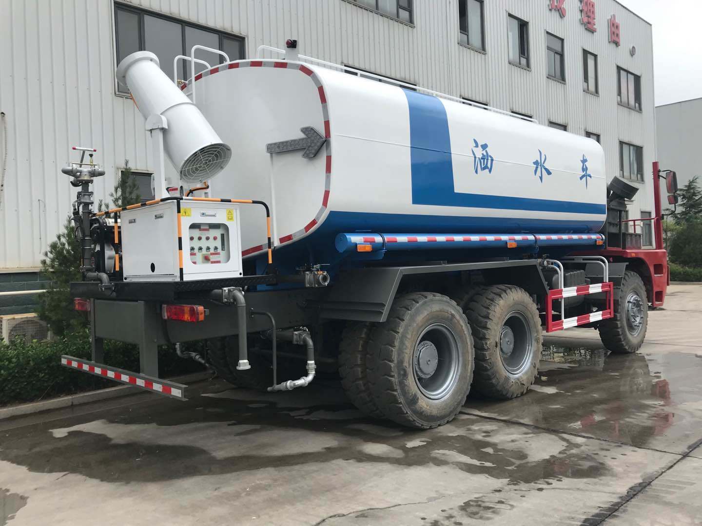 Sinotruk 4X4 5-10ton 5-10cbm Water Truck