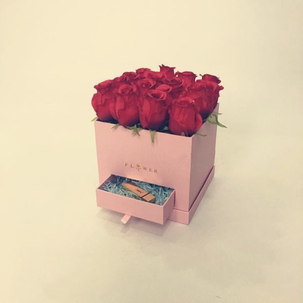 Square Flower Packaging Boxes Preserved Rose Chocolate Corrugated Cardboard Packaging