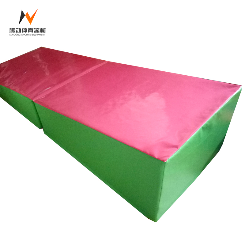 Gymnastics Aerobics Tumbling Wedge Folding Incline Mat for Exercise and Training