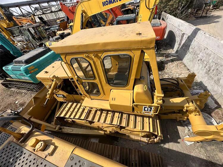 Used Cat D6R Bulldozer with in Shanghai 28.21 Ton Operating Weight 2013 Working Hours