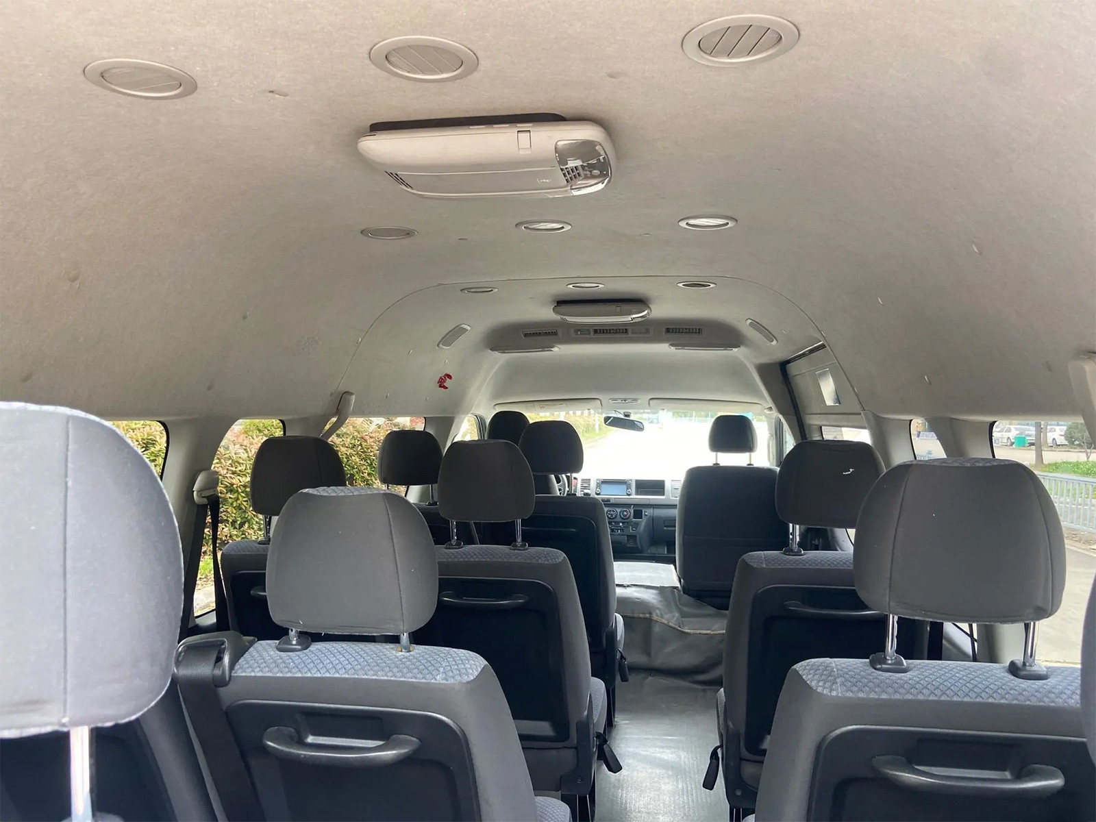 Toyota Hiace 13-Seater Left-Hand Drive Electric Mid-Door Euro 4 Standard Champagne Gold Minibus