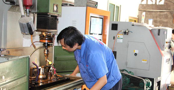 High Performance Screw Second Punch Rust Resistant For Customized Slotted Screw