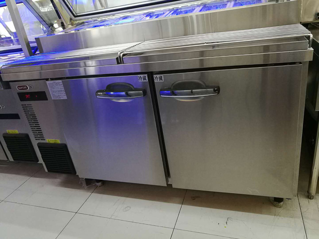 Commercial Pizza Prep Refrigerator With 2 Door Air Cooling Undercounter Chiller Blue Ray Lighting