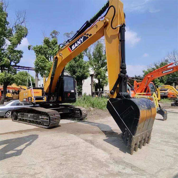 Sany 215C Excavator Machine 21500 KG Weight 0.93m3 Bucket Capacity Direct from Shanghai